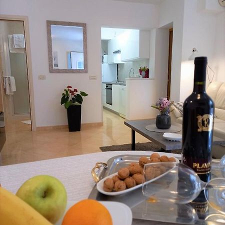 Melody Apartment Porec Bagian luar foto