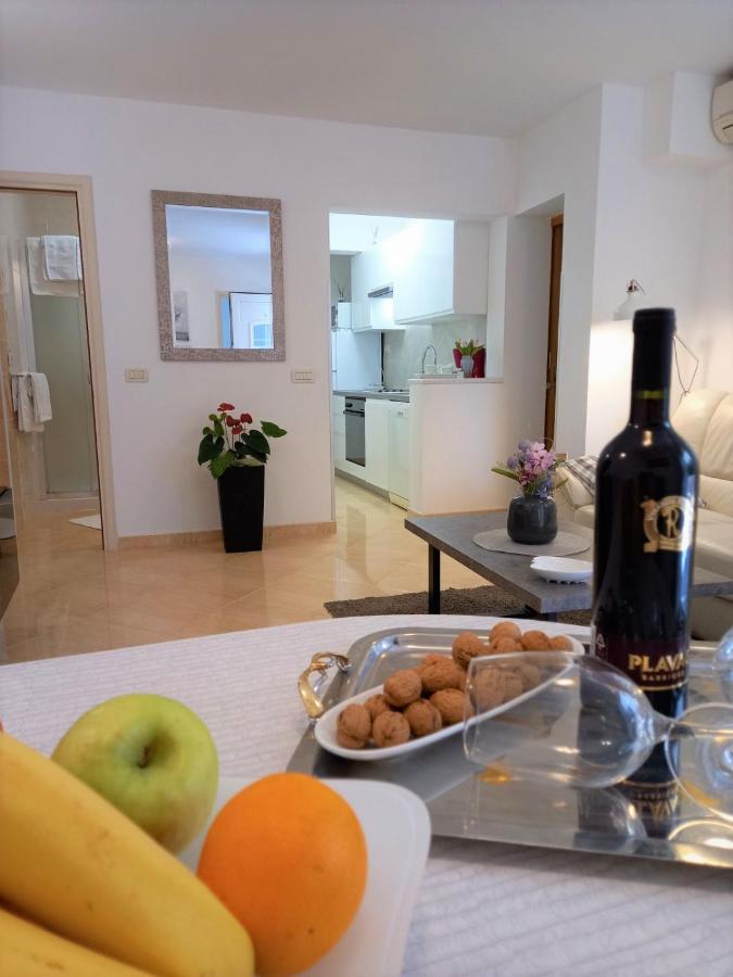 Melody Apartment Porec Bagian luar foto