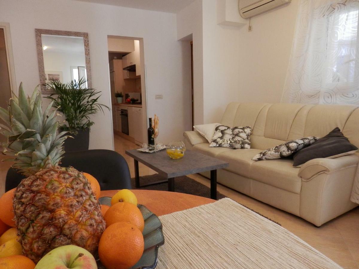Melody Apartment Porec Bagian luar foto