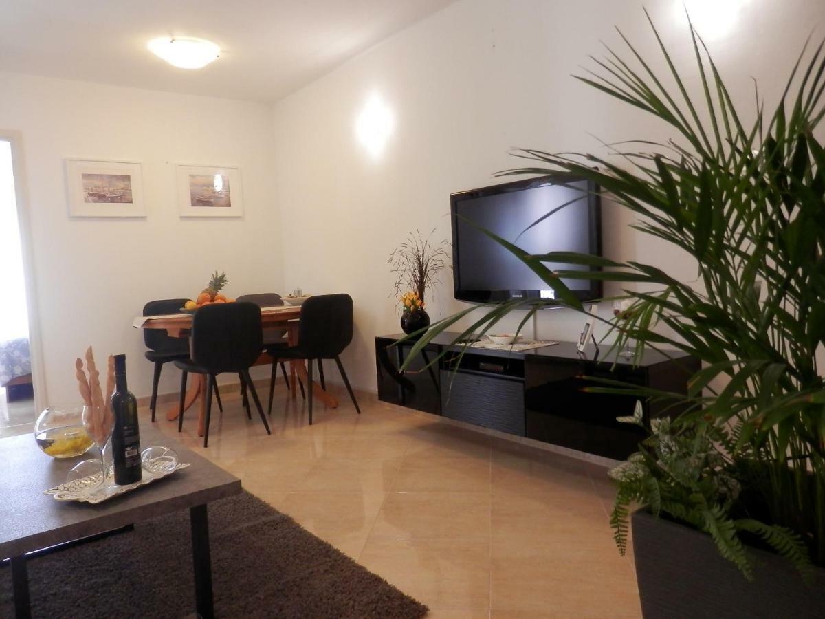 Melody Apartment Porec Bagian luar foto