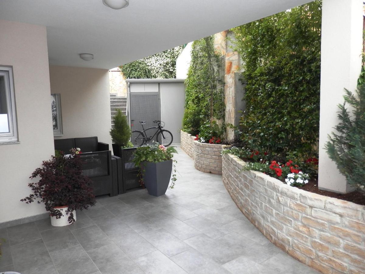 Melody Apartment Porec Bagian luar foto